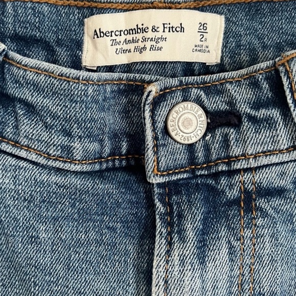 NWT Abercrombie & Fitch Ankle Jeans 26R - Picture 2 of 3